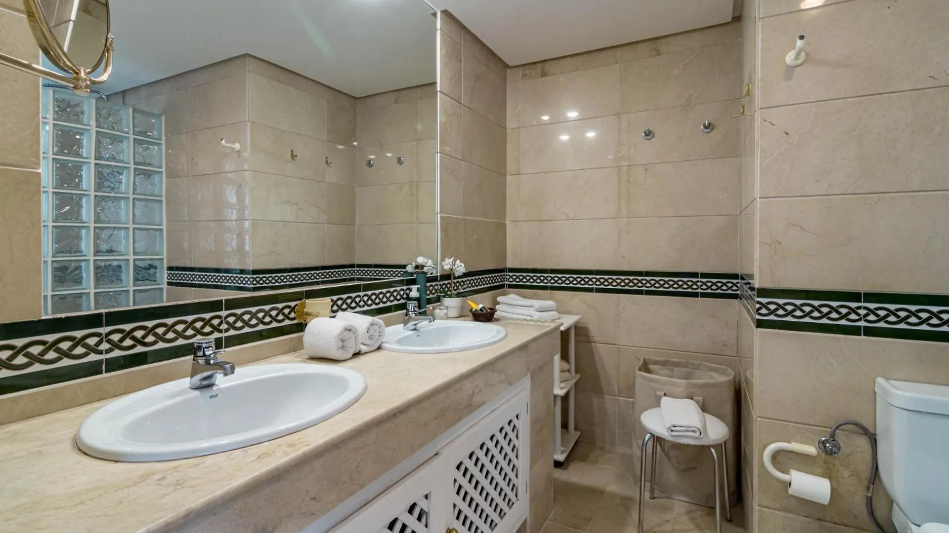 Lag - Spacious 3Br Townhouse With Private Jacuzzi 马尔韦利亚 0*,  西班牙